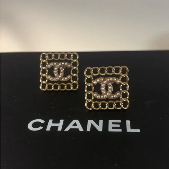 Authentic Chanel Vintage Gold-Pearl Buttons Repurposed CC Logo Chain Earrings - Picture 2 of 3